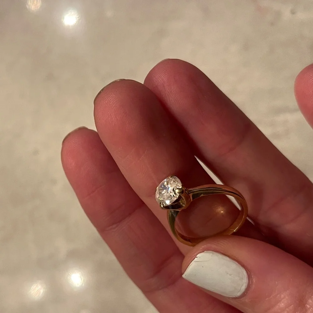 Vtg 14K solid Gold 1 Stone Cubic Zirconia Wedding engagement solitaire ring